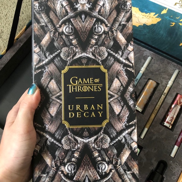 100% Authentic Urban Decay GOT Vault ! π€βοΈπ - Picture 4 of 7